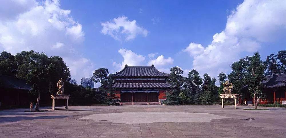 探訪成都武侯祠，孔明功過我評說！